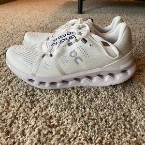 Women's ON Cloud Surfer size 8 - white and lavender